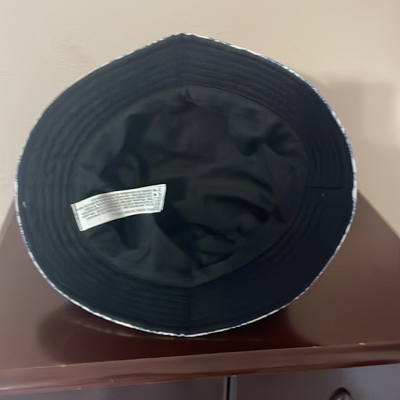 Blue and White Paisley Hat - Picture 2 of 3